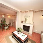 Sacrobosco Villa *